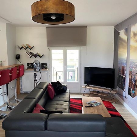 Appartement Renove Le New-York En Centre Ville - Terrasse Et Parking - Non Climatise La Roche-Chalais Bagian luar foto