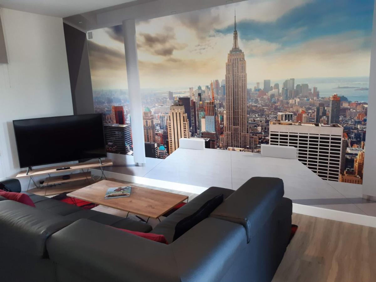 Appartement Renove Le New-York En Centre Ville - Terrasse Et Parking - Non Climatise La Roche-Chalais Bagian luar foto