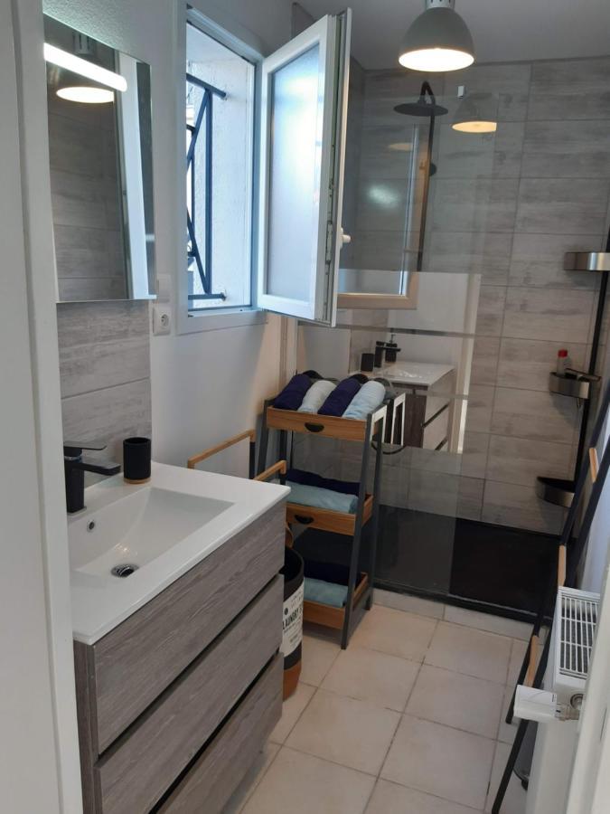 Appartement Renove Le New-York En Centre Ville - Terrasse Et Parking - Non Climatise La Roche-Chalais Bagian luar foto