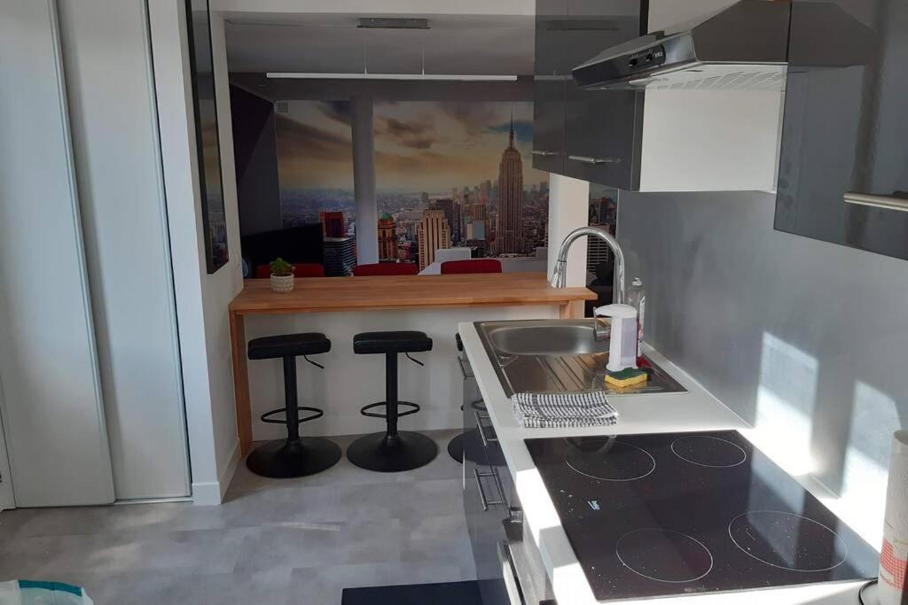 Appartement Renove Le New-York En Centre Ville - Terrasse Et Parking - Non Climatise La Roche-Chalais Bagian luar foto