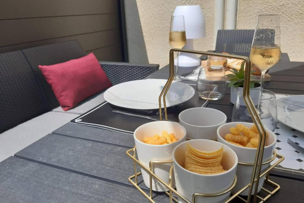 Appartement Renove Le New-York En Centre Ville - Terrasse Et Parking - Non Climatise La Roche-Chalais Bagian luar foto