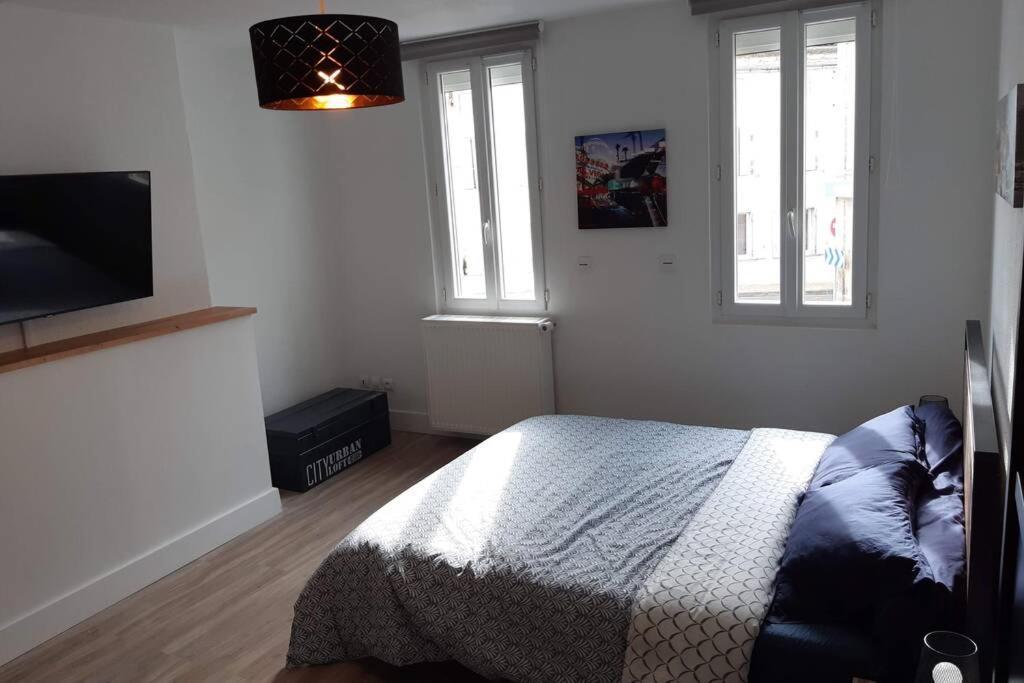 Appartement Renove Le New-York En Centre Ville - Terrasse Et Parking - Non Climatise La Roche-Chalais Bagian luar foto