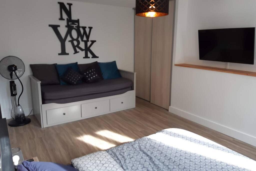 Appartement Renove Le New-York En Centre Ville - Terrasse Et Parking - Non Climatise La Roche-Chalais Bagian luar foto