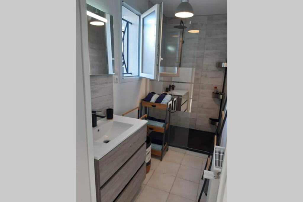 Appartement Renove Le New-York En Centre Ville - Terrasse Et Parking - Non Climatise La Roche-Chalais Bagian luar foto